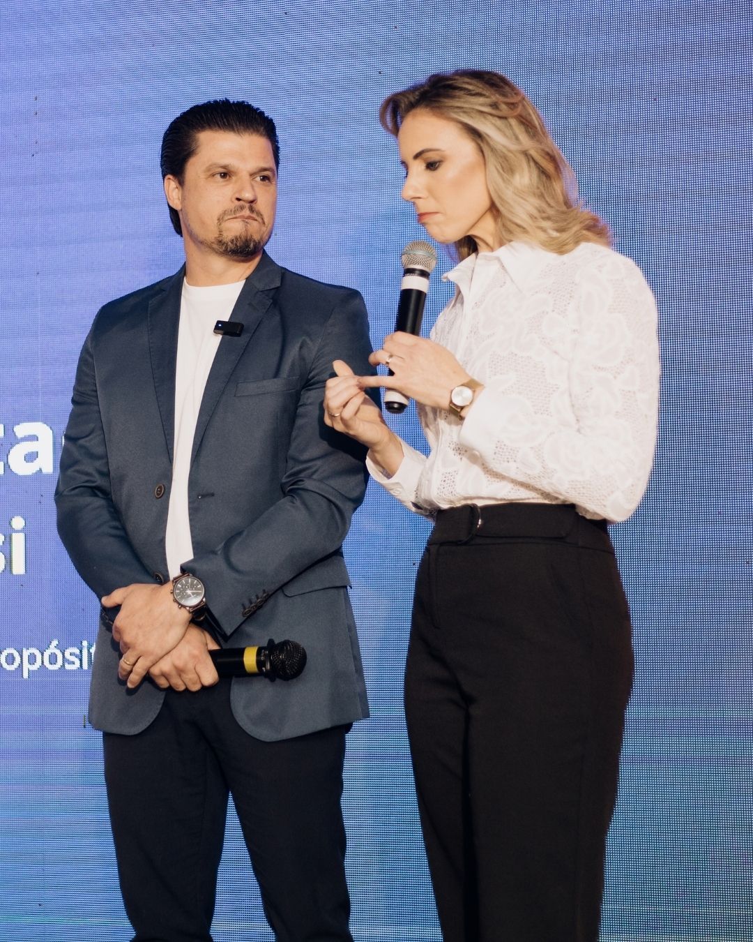 Participantes praticando em dupla durante a imersão